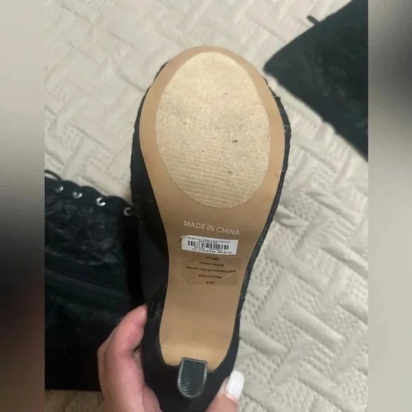 New-TORRID Black Lace Over The Knee Zipper Open Toe Boots. Size 9.5 Wide. - Picture 9 of 13